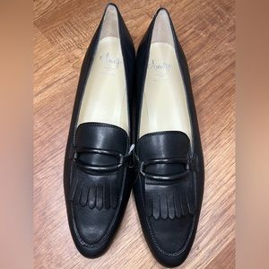 Amalfi by Rangoni women’s Leather Closed Toe Loafers , Black , Size 12.
